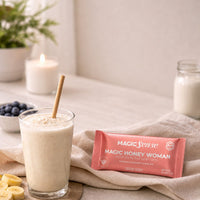Sachet de Magic Sense Woman junto a un batido